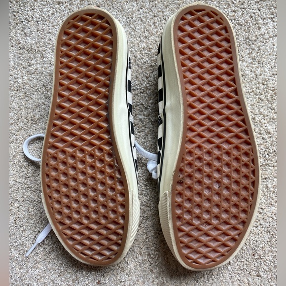 Vans - Picture 3 of 3